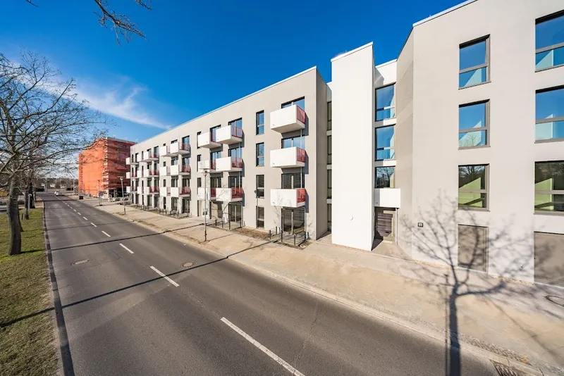 AB SOFORT! Helle 2-Zimmer-Wohnung mit Balkon – barrierefreie Objektgestaltung – provisionsfrei — photo 1